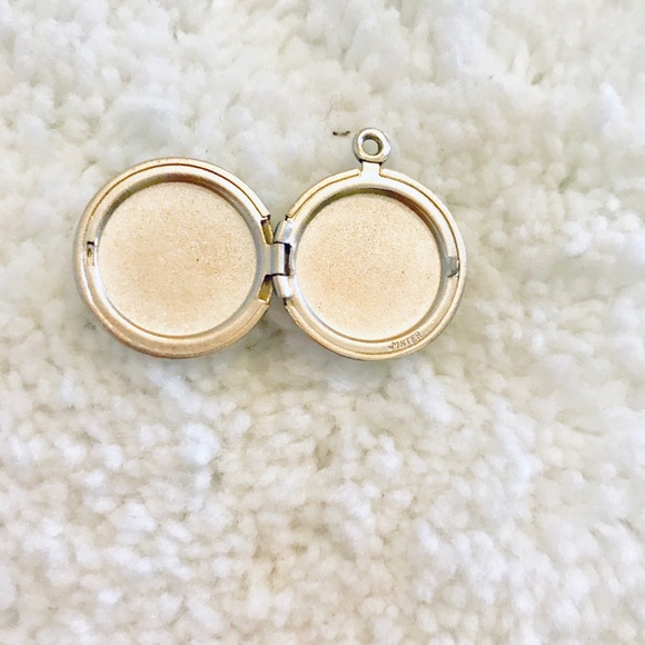 🛍Vintage Silver Tone Locket Pendant - Picture 2 of 4